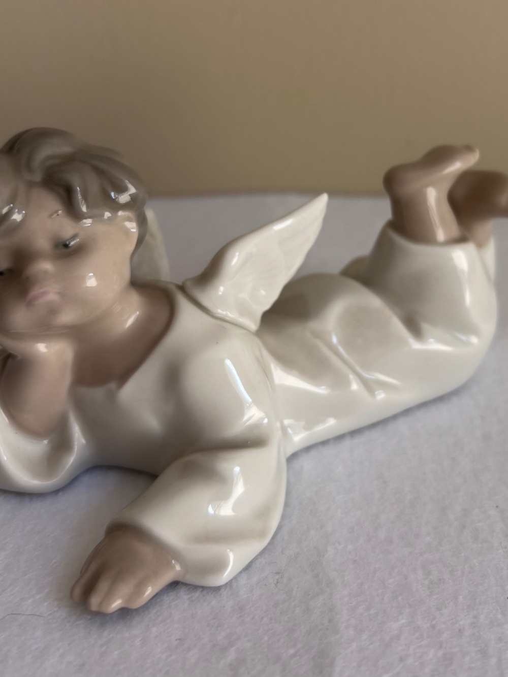 Lladro Angel Cherub Laying Down #4541